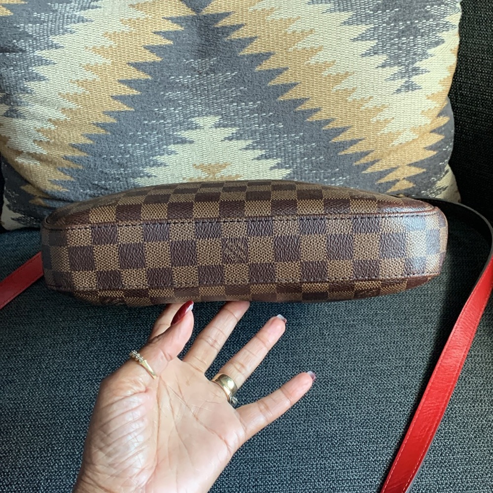 ❤️🤎💄💋Louis Vuitton South Bank Besace Bag❤️🤎💄💋 - Picture 11 of 16